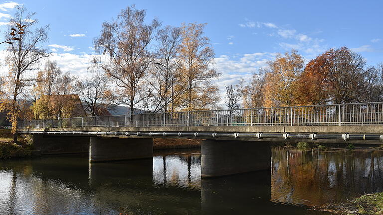 Die Tauberbrücke aus dem Jahre 1966 muss aus Sicherheitsgründen für rund 420 000 Euro umfangreich saniert werden.