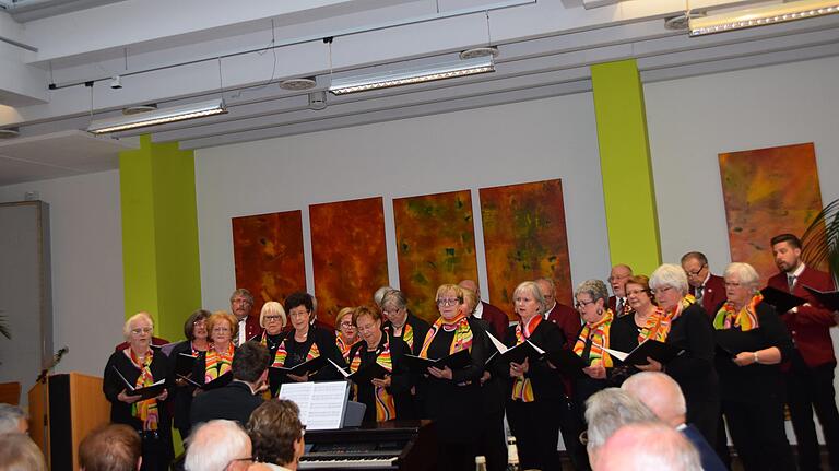 Chöre und Musiker gestalteten das WVV-Frühlingskonzert. Im Bild die WVV-Singers im WVV-Casino.