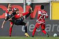 Stand zuletzt beim Auswärtsspiel der Würzburger Kickers beim SC Paderborn auf dem Platz: Ewerton (links, gegen Dennis Srbeny). Gegen den Hamburger SV wird der Brasilianer nicht auflaufen.