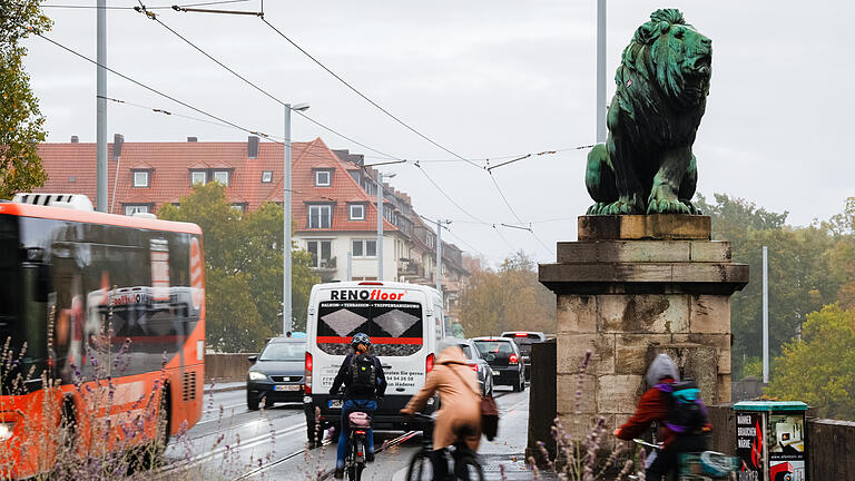 Eine Radspur auf der Löwenbrücke wird seit Jahren diskutiert.&nbsp;