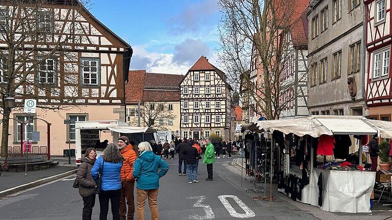 Nur 17 von 30 angemeldeten Händlern kamen zum städtischen Markt.       -  Nur 17 von 30 angemeldeten Händlern kamen zum städtischen Markt.