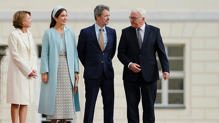 Skandinavische Royals zu Besuch in Deutschland - Zusammen mit seiner Frau Mary wurden Frederik X. von Bundespräsident Frank-Walter Steinmeier an dessen Amtssitz Schloss Bellevue in Berlin begrüßt. Skandinavische Royals zu Besuch in Deutschland - Zusammen mit seiner Frau Mary wurden Frederik X. von Bundespräsident Frank-Walter Steinmeier an dessen Amtssitz Schloss Bellevue in Berlin begrüßt.