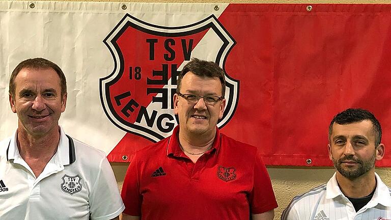 Rene Gramm (Bildmitte) legt sein Amt als Sportleiter beim TSV Lengfeld nieder. Rene Gramm (Bildmitte) legt sein Amt als Sportleiter beim TSV Lengfeld nieder.