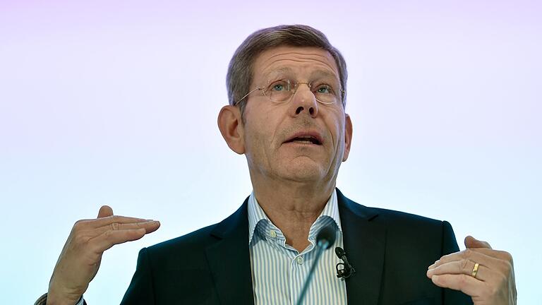 Bernhard Mattes, scheidender Präsident des Verbandes der Automobilindustrie (VDA), spricht bei der Jahres-Pressekonferenz des Verbands.