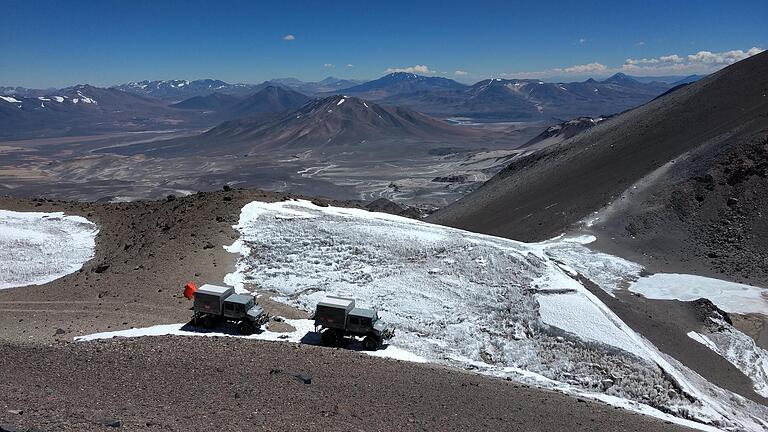 Weit reicht der Blick beim Höhenweltrekord in Chile. Weit reicht der Blick beim Höhenweltrekord in Chile.