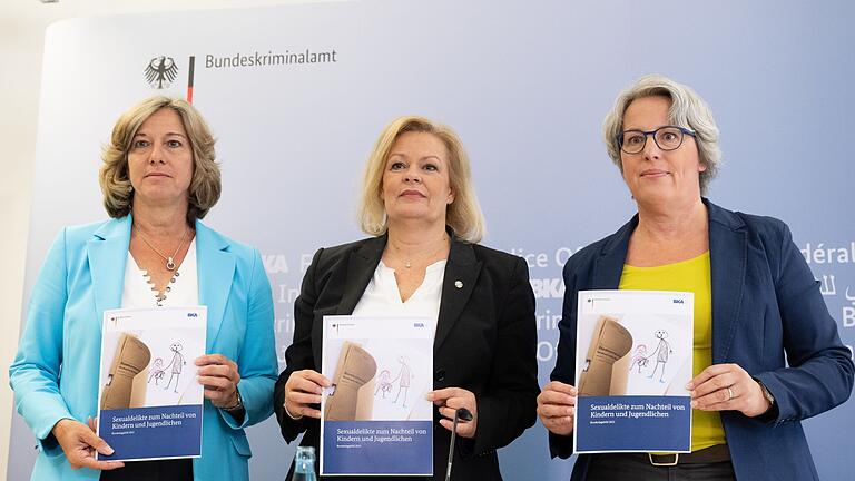 Nancy Faeser stellt Bundeslagebild vor       -  Neues Bundeslagebild zu Kindesmissbrauch veröffentlicht