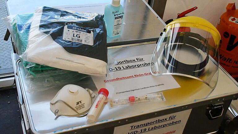 Die „Drive-Through“-Teststation in Heustreu, die am 30. März ihren Betrieb aufnahm, bleibt auch weiterhin ein wichtiger Anlaufpunkt, um Corona-Tests vorzunehmen. Die „Drive-Through“-Teststation in Heustreu, die am 30. März ihren Betrieb aufnahm, bleibt auch weiterhin ein wichtiger Anlaufpunkt, um Corona-Tests vorzunehmen.