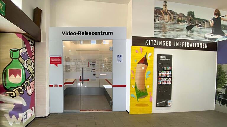 Neuer Fahrgastservice: das geplante Video-Reisecenter im Kitzinger Bahnhof, vorerst in einer Simulation. Neuer Fahrgastservice: das geplante Video-Reisecenter im Kitzinger Bahnhof, vorerst in einer Simulation.