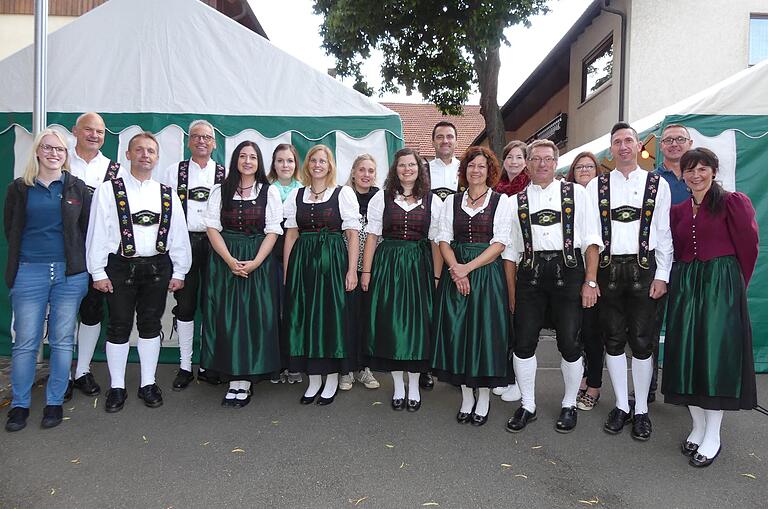 Musizieren macht Spaß: Seit vielen Jahren und Jahrzehnten sind diese Musikanten bei den Weisbacher Musikanten aktiv. Beim Saale-Musicum in Weisbach wurden die langjährigen Musiker mit Ehrennadeln ausgezeichnet.