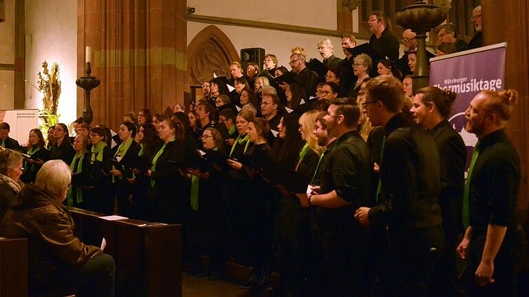 Das Nachtkonzert mit dem Valentin-Becker-Chor und dem Popchor Sotto Voce im Rahmen der Chormusiktage.