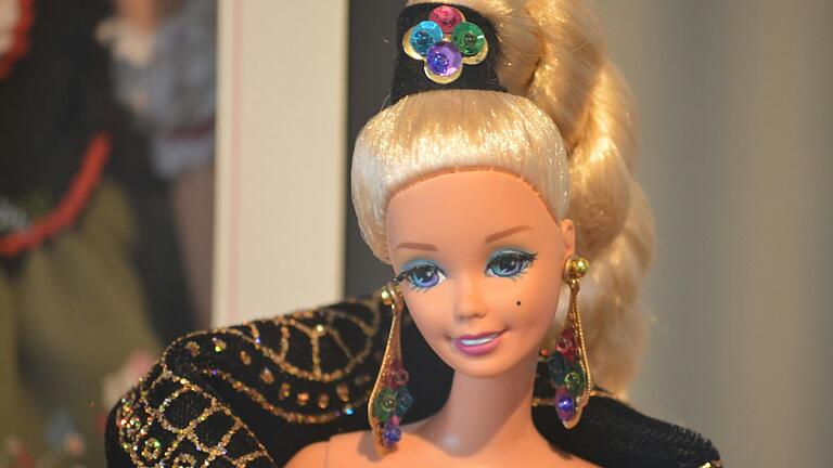 Das zeichnet Barbie aus: ein hübsches, gut geschminktes Gesicht und die perfekte Frisur. Das zeichnet Barbie aus: ein hübsches, gut geschminktes Gesicht und die perfekte Frisur.