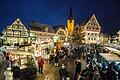 Die beleuchteten Fachwerkhäuser auf dem Weihnachtsmarkt in Zeil erinnern an ein weihnachtliches Miniatur-Wunderland.