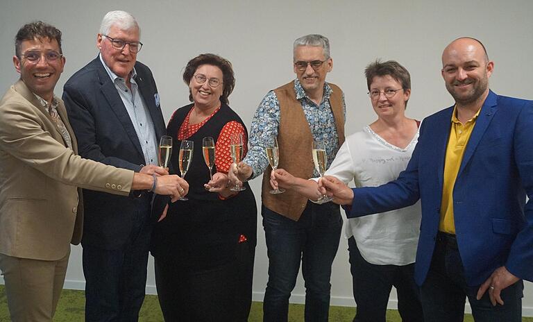 Der frisch gewählte Vorstand des Marketingvereins 'Tourismus &amp; Gewerbe Volkacher Mainschleife' (von links): Marco Maiberger (Vorsitzender), Peter Haupt (Kassenverantwortlicher), Martha Gehring (Schriftführerin), Michael Heßmann, Tanja Voll und Udo Gebert (alle stellvertretende Vorsitzende).