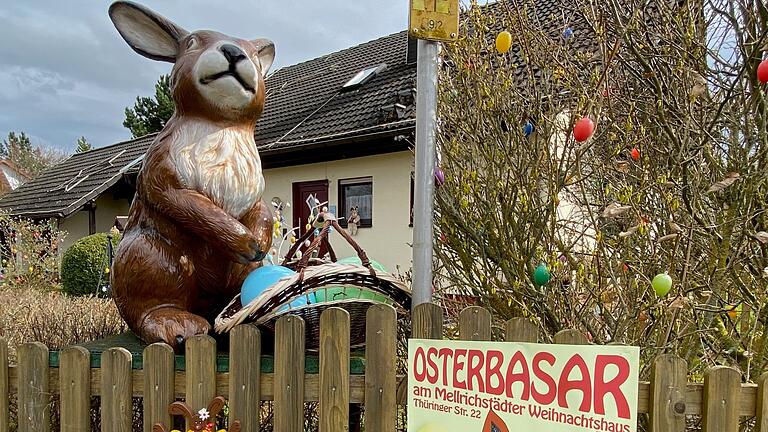 Nicht zu übersehen: Es geht stark auf Ostern zu. Das Osterhaus von Peter Mack in Mellrichstadt ist schon reich geschmückt. Nicht zu übersehen: Es geht stark auf Ostern zu. Das Osterhaus von Peter Mack in Mellrichstadt ist schon reich geschmückt.