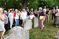 Zahlreiche Zuhörer verfolgten die Ausführungen von Evamaria Bräuer zu Ornamenten aus Fauna und Flora am Israelitischen Friedhof bei Gerolzhofen.