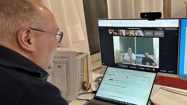 Per Videokonferenz fand in diesem Jahr die Planungssitzung für das Saalemusicum statt. Dabei gaben Kuno Holzheimer, Künstlerischer Leiter der Musikakademie Hammelburg (rechts im Bildschirm) und Erdinc Yurdakul Informationen über das Saalemusicum 2... - Per Videokonferenz fand in diesem Jahr die Planungssitzung für das Saalemusicum statt. Dabei gaben Kuno Holzheimer, Künstlerischer Leiter der Musikakademie Hammelburg (rechts im Bildschirm) und Erdinc Yurdakul Informationen über das Saalemusicum 2024. Per Videokonferenz fand in diesem Jahr die Planungssitzung für das Saalemusicum statt. Dabei gaben Kuno Holzheimer, Künstlerischer Leiter der Musikakademie Hammelburg (rechts im Bildschirm) und Erdinc Yurdakul Informationen über das Saalemusicum 2... - Per Videokonferenz fand in diesem Jahr die Planungssitzung für das Saalemusicum statt. Dabei gaben Kuno Holzheimer, Künstlerischer Leiter der Musikakademie Hammelburg (rechts im Bildschirm) und Erdinc Yurdakul Informationen über das Saalemusicum 2024.