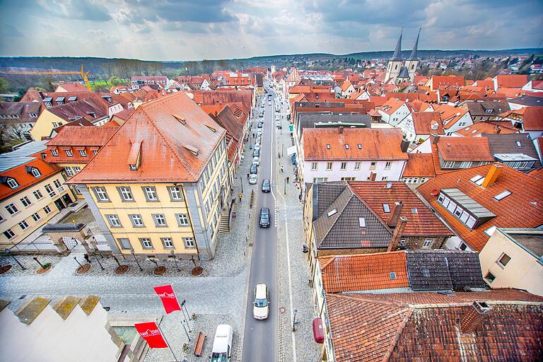 Wer zieht 2026 als Chefin oder Chef ins Haßfurter Rathaus ein? Fest steht: Volker Ortloff von der CSU ist ein Bewerber. Amtsinhaber Günther Werner (WG) hat sich noch nicht über eine Kandidatur geäußert. Wer zieht 2026 als Chefin oder Chef ins Haßfurter Rathaus ein? Fest steht: Volker Ortloff von der CSU ist ein Bewerber. Amtsinhaber Günther Werner (WG) hat sich noch nicht über eine Kandidatur geäußert.