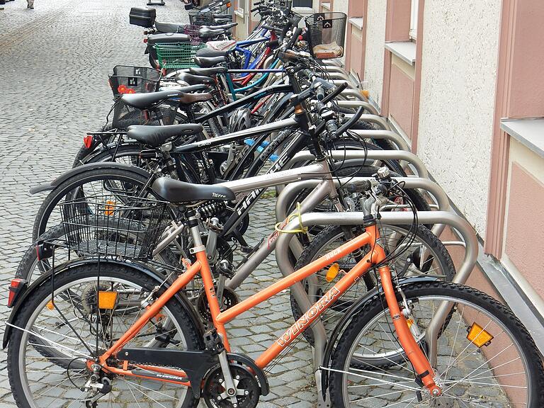 Fahrraddiebe sind wählerisch. Doch wenn sie zulangen, muss alles ganz schnell gehen. Ein gutes Schloss ist der beste Schutz. Fahrraddiebe sind wählerisch. Doch wenn sie zulangen, muss alles ganz schnell gehen. Ein gutes Schloss ist der beste Schutz.