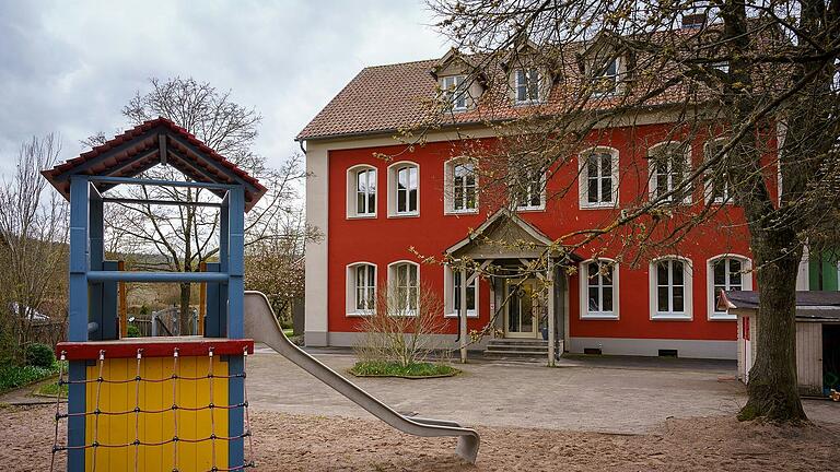 Spielplatz des evangelischen Kinderheims Nicolhaus in Willmars im Landkreis Rhön-Grabfeld. Spielplatz des evangelischen Kinderheims Nicolhaus in Willmars im Landkreis Rhön-Grabfeld.