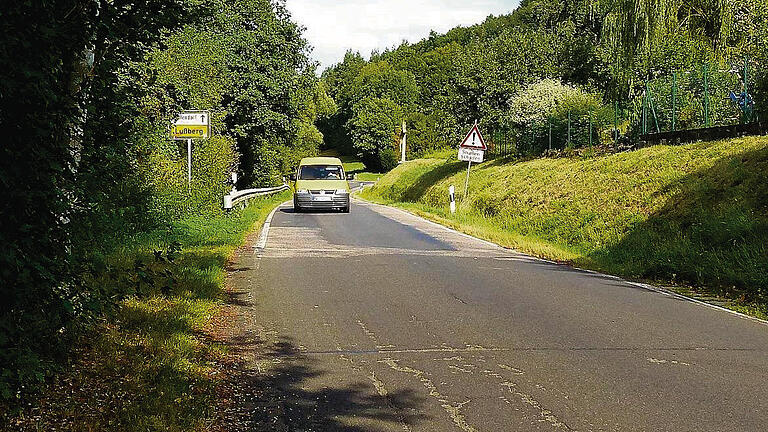 Schlechter Zustand an der Ortseinfahrt Lußberg aus Richtung Kottendorf kommend. Schlechter Zustand an der Ortseinfahrt Lußberg aus Richtung Kottendorf kommend.