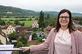 Vom Baderturm aus hat Theresa Schmid, neue Leiterin der Tourist-Info, einen guten Blick auf Attraktionen wie Schloss Saaleck und Herrenmühle.       -  Vom Baderturm aus hat Theresa Schmid, neue Leiterin der Tourist-Info, einen guten Blick auf Attraktionen wie Schloss Saaleck und Herrenmühle.