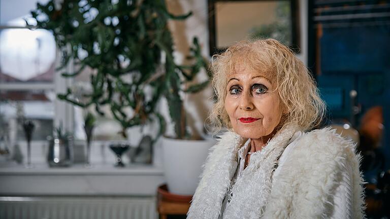 Die Bullenheimer Allgemeinärztin Claudia Schubert ist nur noch ein Schatten ihrer selbst. Kann das an einem Impfschaden liegen? Die Bullenheimer Allgemeinärztin Claudia Schubert ist nur noch ein Schatten ihrer selbst. Kann das an einem Impfschaden liegen?