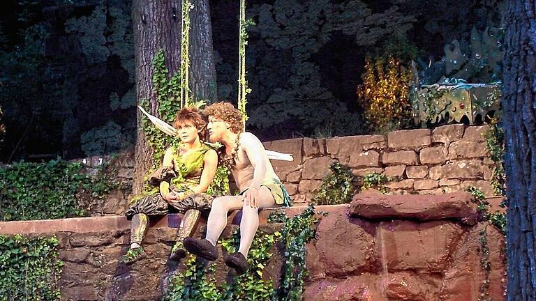 Clingenburg-Festspiele 'Sommernachtstraum'       -  Kunst plus Atmosphäre: Die Bühne er Clingenburg.