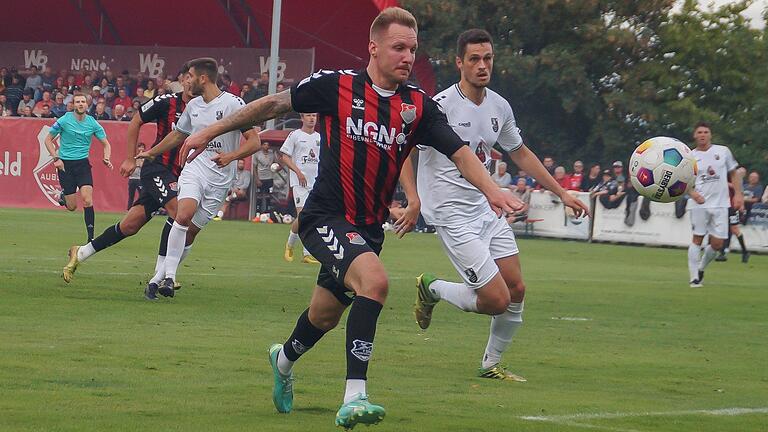 Max Schebak (links) könnte im Heimspiel gegen den FC Memmingen eine Option für die Startelf des TSV Aubstadt sein. Max Schebak (links) könnte im Heimspiel gegen den FC Memmingen eine Option für die Startelf des TSV Aubstadt sein.