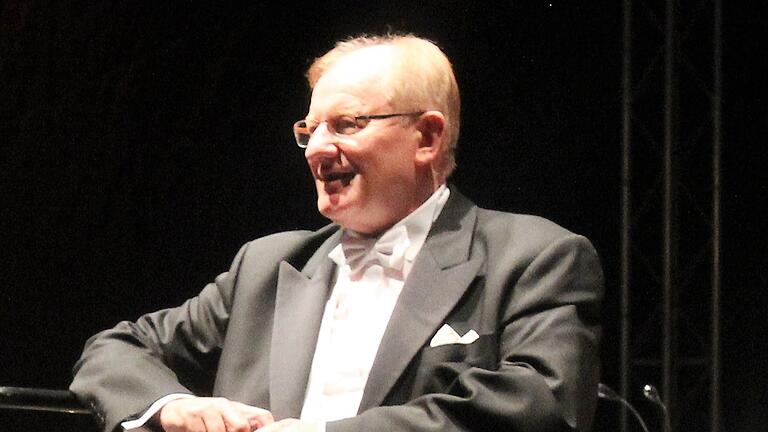 Nach der 5. Mellrichstädter Musiknacht legte Professor Ernst Oestreicher endgültig den Taktstock nieder. Nach der 5. Mellrichstädter Musiknacht legte Professor Ernst Oestreicher endgültig den Taktstock nieder.
