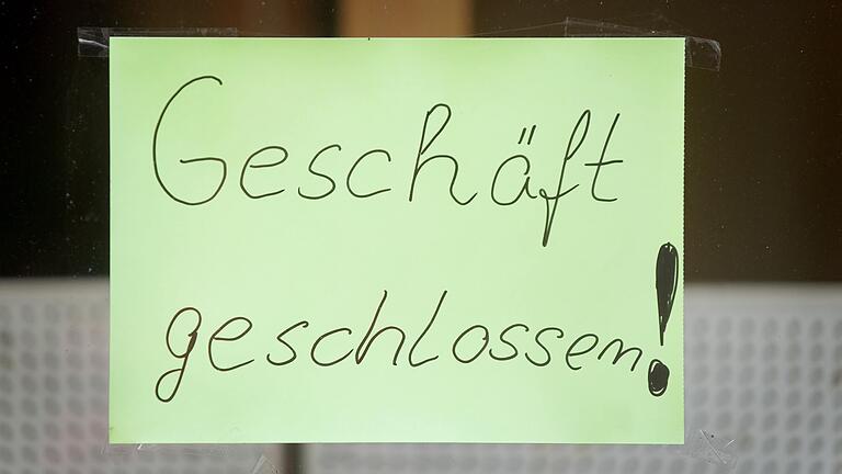 Mehrere Geschäfte in der Gerolzhöfer Innenstadt, zum Beispiel die, die Bekleidung anbieten, sind derzeit wegen der Coronavirus-Krise geschlossen.