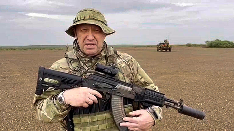 Russische Behörden: Prigoschin Passagier in abgestürztem Flugzeug.jpeg - Bei einem Absturz eines Privatflugzeugs nordwestlich von Moskau soll nach russischen Behördenangaben auch der Chef der Söldnertruppe Wagner, Jewgeni Prigoschin, ums Leben gekommen sein. Russische Behörden: Prigoschin Passagier in abgestürztem Flugzeug.jpeg - Bei einem Absturz eines Privatflugzeugs nordwestlich von Moskau soll nach russischen Behördenangaben auch der Chef der Söldnertruppe Wagner, Jewgeni Prigoschin, ums Leben gekommen sein.