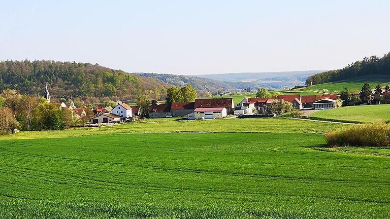 In etwa an diesem Standort, an dem das Foto entstanden ist, plant die Telefonica einen 40,95 Meter hohen Stahlgitterturm als Mobilfunkmast zu errichten. In Fabrikschleichach ist man nicht begeistert.