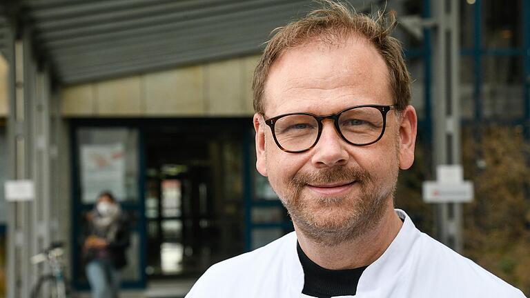 'Es ist entscheidend, dass wir uns um Ausgewogenheit bemühen, gerade wenn wir als Ärzte an die Öffentlichkeit gehen', sagt Dr. Matthias Held, Ärztlicher Direktor am Klinikum Würzburg Mitte.