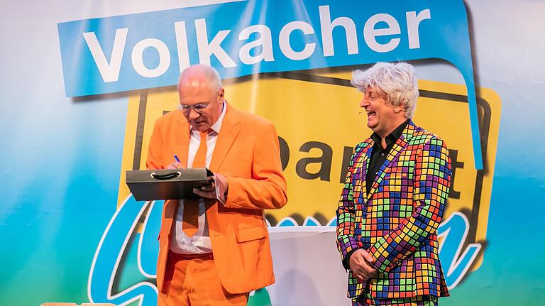 Im Corona-Sommer 2020 veranstalteten die Komödianten Martin Rassau (links) und Volker Heißmann den 'Volkacher Kabarett Sommer' am Weinfestplatz.