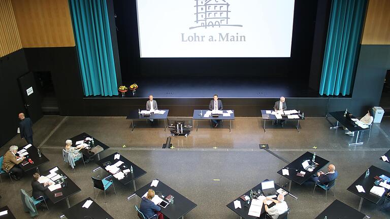 Der Lohrer Stadtrat hat hinter verschlossenen Türen über die Finanzplanung der kommenden Jahre gesprochen. Rechtlich ist das in Ordnung – als Wähler kann man dieses Verhalten jedoch kritisieren. (Symbolbild)