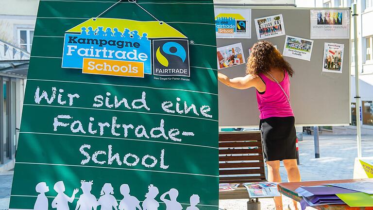 Die Lokale Agende 2030 in Schweinfurt feierte im Sommer ihren 25. Geburtstag mit einem großen Fest auf dem Georg-Wichtermann-Platz. Dabei stellten auch die vier Fairtrade-Schulen ihre Aktivitäten vor.