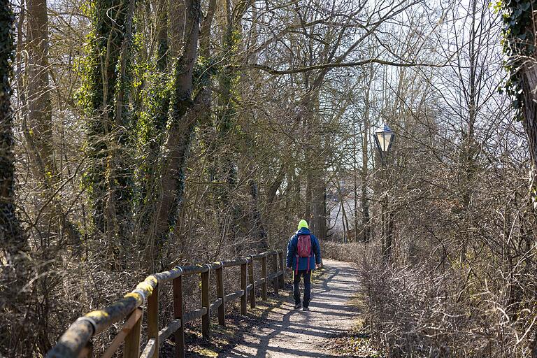 Der 7,5 Kilometer lange Rundweg zu den Störchen ist für Menschen von jung bis alt gut wanderbar.