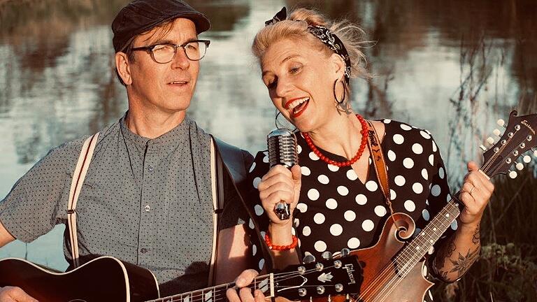 Das Singer&amp;Songwriter-Duo 'Lemon Pepper' aus Bamberg (Michael und Cornelia Lehmbecker) spielt am Samstag in Gerolzhofen.