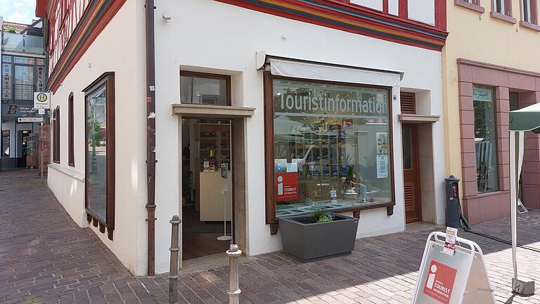 Tourist-Information an der Ecke Marktplatz/Bronnbacher Straße in Marktheidenfeld soll nach Beschluss des Stadtrats an diesem Platz bleiben.