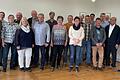 Bürgermeister Friedel Heckenlauer (links) und BRK-Ehrenkreisvorsitzender Hartmut Bräuer ehrten treue Blutspender aus dem Markt Stadtlauringen.