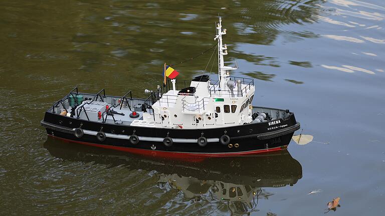 Ein schön gebauter Schlepper „Sirena“ Ein schön gebauter Schlepper „Sirena“