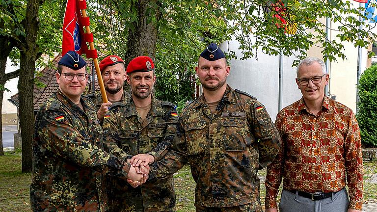 Der Kompaniewimpel wurde offiziell an Hauptmann Domimique Röhl übergeben.