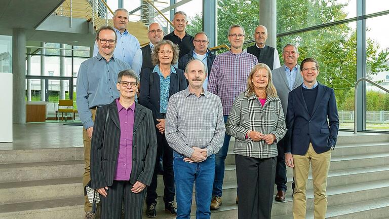 Auf dem Foto Rainer Landeck, Gebhard Bauer, Andrea Reinhardt, Günter Duchon, Silvia Pfreundschuh, Christoph Greß (Betriebsratsvorsitzender VS), Michael Kleinlein, Wolfgang Häfner, Sigmar Höpfl, Anette Schmidt (Bürgermeisterin Tauberbischofsheim), Helmut Kleist, Franz Buhl, Philipp Müller (Geschäftsführer VS).