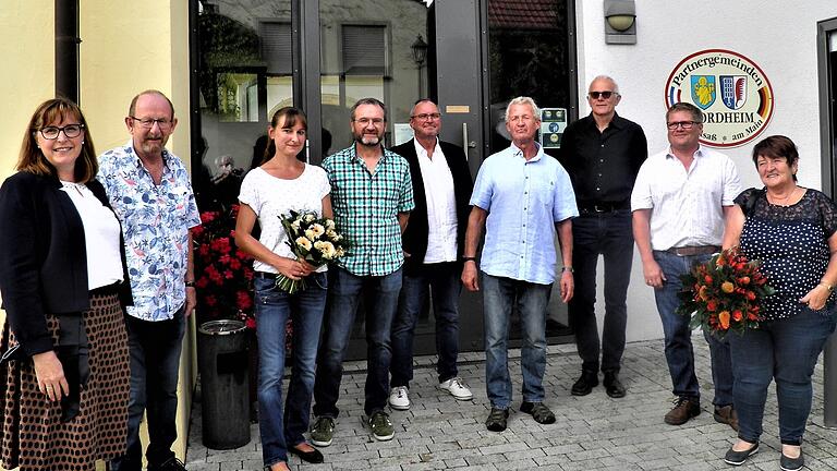 Langjährige Mitarbeitende und Ratsmitglieder der Gemeinde Nordheim wurden im Zuge einer kleinen Feierstunde geehrt und verabschiedet. Im Bild (von links) Bürgermeisterin Sibylle Säger, Klaus Burkard, Melanie Marquard, Norbert Glaser, Waldemar Braun, Werner Braun, Dietmar Rohmfeld, Guido Braun und Helma Braun.