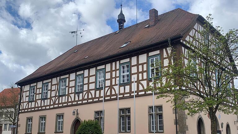 Die Sage um die Münnerstädter Nägelsieder dreht sich um den Neubau des Münnerstädter Rathauses. - Die Sage um die Münnerstädter Nägelsieder dreht sich um den Neubau des Münnerstädter Rathauses. Die Sage um die Münnerstädter Nägelsieder dreht sich um den Neubau des Münnerstädter Rathauses. - Die Sage um die Münnerstädter Nägelsieder dreht sich um den Neubau des Münnerstädter Rathauses.