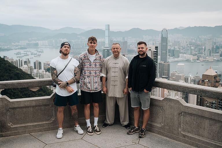 Eine Doku 'Made in Hongkong und Hambach': Marcel Gollin und Marco Riedl vom Filmteam, mit Andreas Hoffmann und Kevin Wloczyk (von links). Eine Doku 'Made in Hongkong und Hambach': Marcel Gollin und Marco Riedl vom Filmteam, mit Andreas Hoffmann und Kevin Wloczyk (von links).