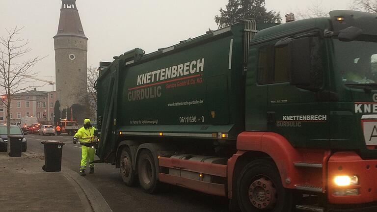 Seit dem 1. Januar 2017 ist die Firma Knettenbrech und Gurdulic im Landkreis Kitzingen für die Abfuhr der Restabfalltonnen, Biotonnen und Papiertonnen zuständig. Jetzt übernimmt sie auch den Sperrmüll.