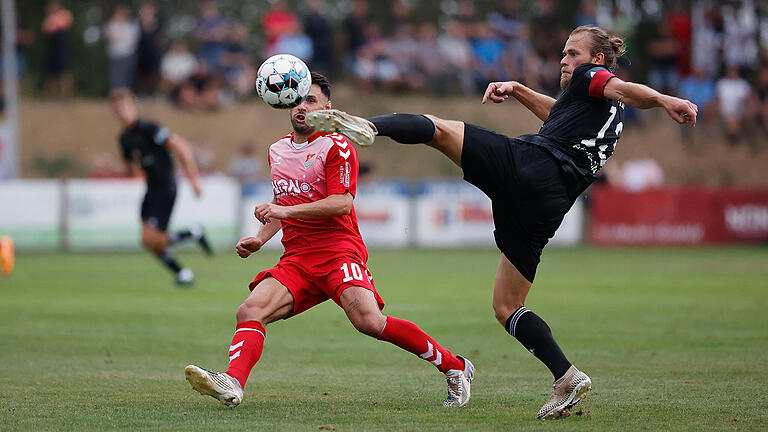 Eine der tragenden Säulen im FC-05-Spiel: Mittelfeldspieler Kristian Böhnlein (rechts), der mit bis dato 25 Einsätzen die Schweinfurter Statistik anführt. Eine der tragenden Säulen im FC-05-Spiel: Mittelfeldspieler Kristian Böhnlein (rechts), der mit bis dato 25 Einsätzen die Schweinfurter Statistik anführt.