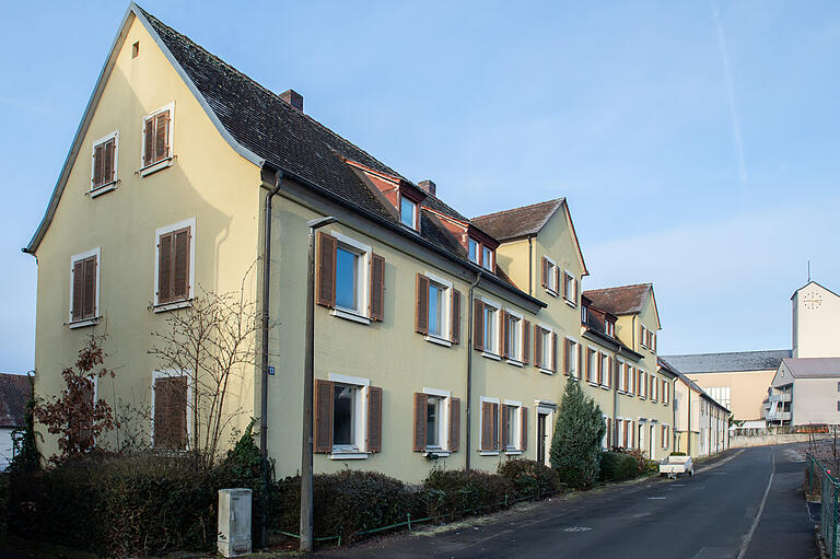 Die alten Häuser wie hier in der Georg-Groha-Straße sollen modernen Flachdachgebäuden weichen.