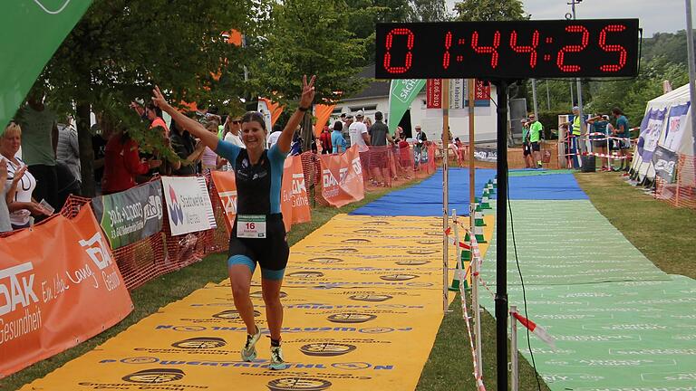 Anna-Lena Klee beim Zieleinlauf bei der Deutschen Meisterschaft im Quadrathlon.